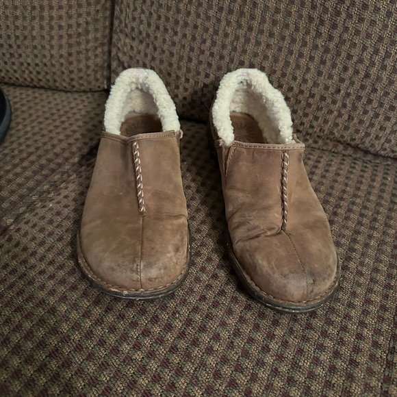 UGG WOMENS BETTEY BROWN style FLEECE/WOOL LINED SLIP ON SHOES. SZ 9 - Picture 2 of 13
